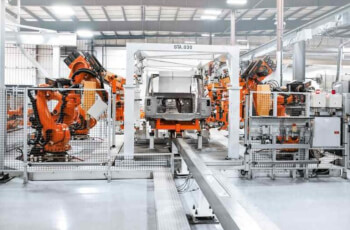 Впровадження чат-ботів і колаборативних роботів (Cobots)